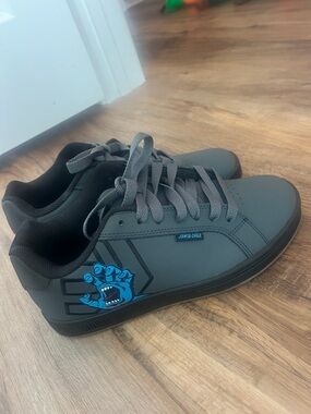 Santa Cruz Skateboards Men's Gray Sneakers with Blue Screaming Hand Graphic
